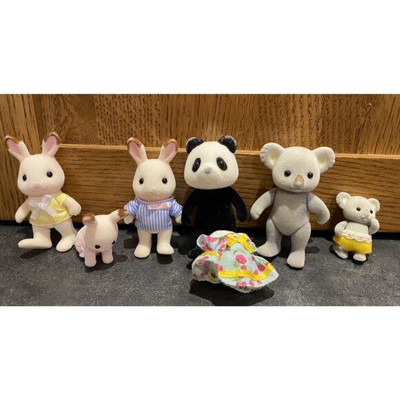 Sylvanian Families, also known as Calico Critters Lot Rabbits, Bear - Picture 1 of 4